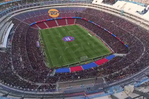 ميسي الغائب الحاضر.. لقطات من فوز برشلونة في ليلة عودة كامب نو (صور)
